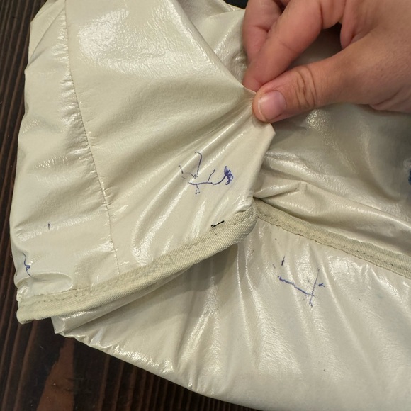 Canvelle Small Crossbody Tote Black - Picture 7 of 10